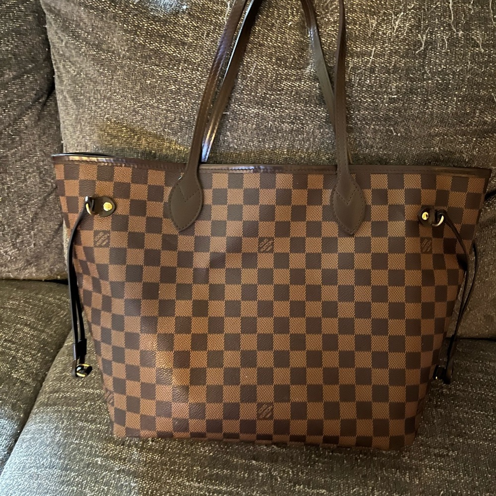 Authentic Louis Vuitton Damier Neverfull MM